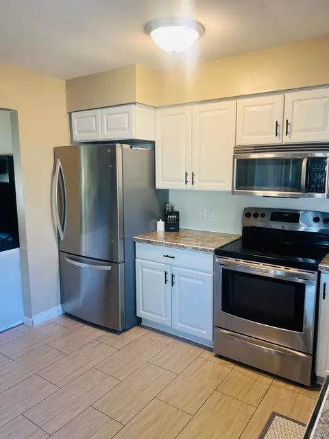 Kitchen - 2315 E Riv, Mount Pleasant, MI 48858 photo 5 of 8