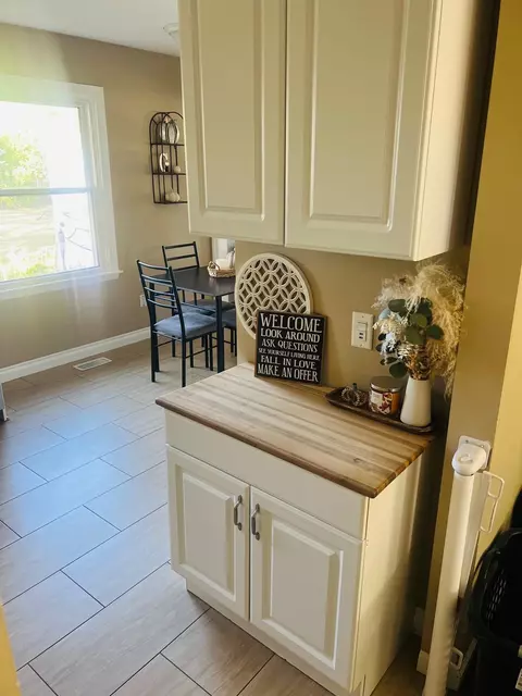 Kitchen - 2315 E Riv, Mount Pleasant, MI 48858 photo 1 of 8
