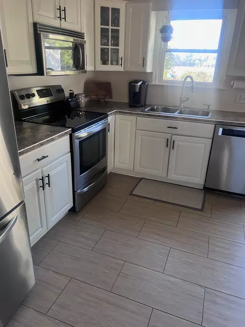 Kitchen - 2315 E Riv, Mount Pleasant, MI 48858 photo 2 of 8