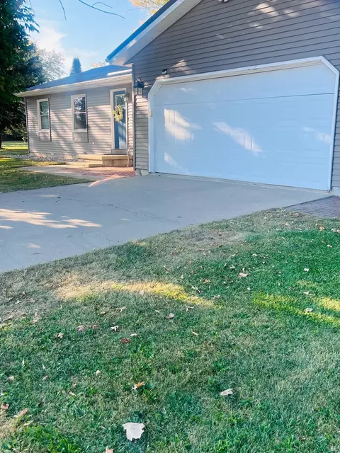Exterior - 2315 E Riv, Mount Pleasant, MI 48858 photo 4 of 7