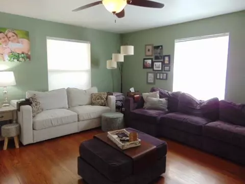 Living - 727 Wright, Alma, MI 48801 photo 3 of 5