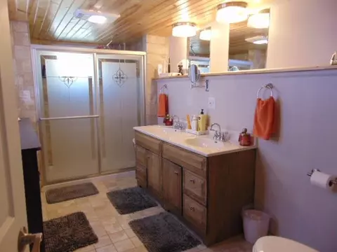 Bath - 727 Wright, Alma, MI 48801 photo 1 of 6