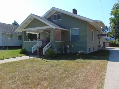 727 Wright, Alma, MI 48801