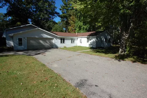 2271 Oak Trl #1, West Branch, MI 48661