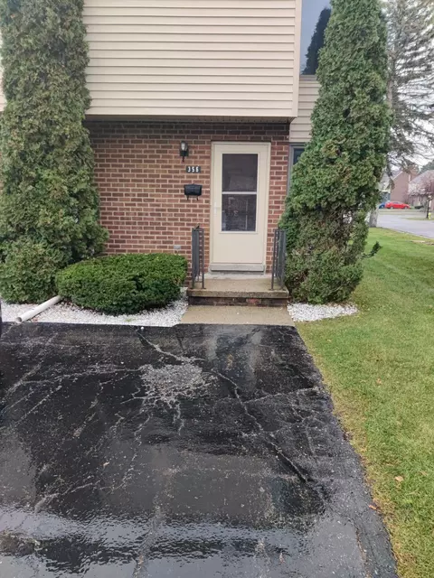 356 S West Vlg, Lapeer, MI 48446 photo 8