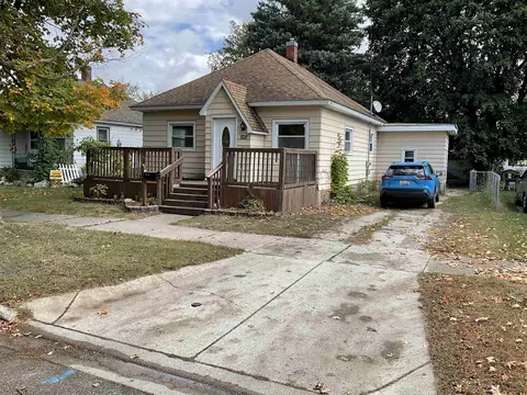 828 3rd, Cadillac, MI 49601