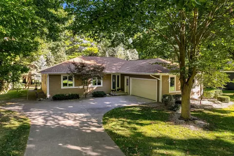 3538 Country Clb, Traverse City, MI 49684