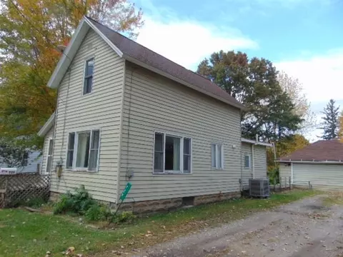 729 E Newark, Ithaca, MI 48847 photo 3