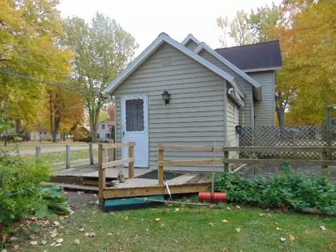 729 E Newark, Ithaca, MI 48847 photo 9
