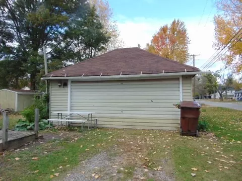 729 E Newark, Ithaca, MI 48847 photo 5