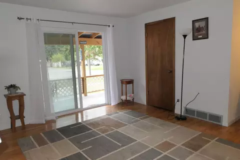 619 Emerson, Ithaca, MI 48847 photo 4