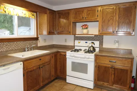 619 Emerson, Ithaca, MI 48847 photo 9