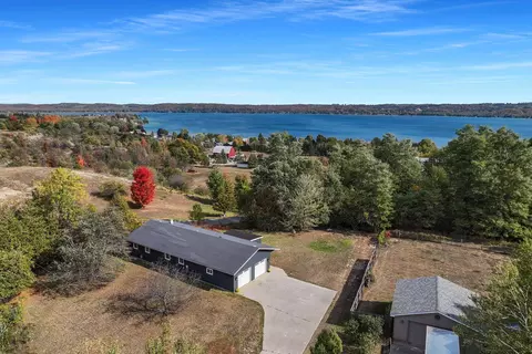 6911 S Lake Shr, Cedar, MI 49621