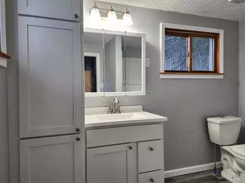 Bath - 724 E North, Ithaca, MI 48847 photo 1 of 3