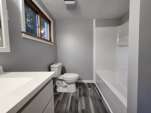 Bath - 724 E North, Ithaca, MI 48847 photo 3 of 3