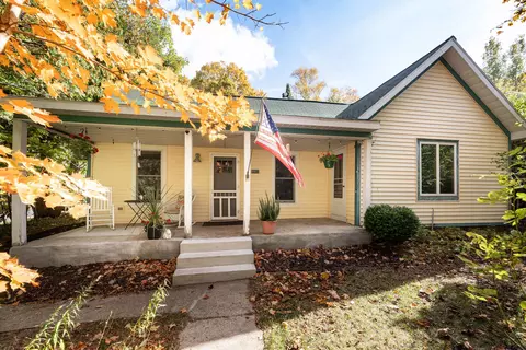 8603 S S Hl, Maple City, MI 49664