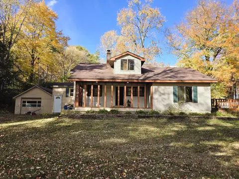 1240 W Chippewa Riv, Midland, MI 48640