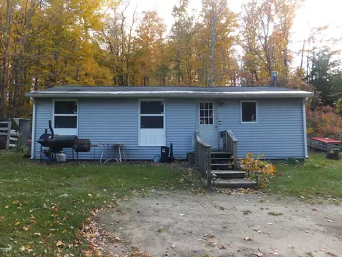 4523 River, Frankfort, MI 49635