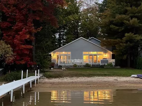 40 S South Long Lk, Traverse City, MI 49685