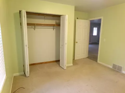 Bedroom - 8727 Arbutus, Farwell, MI 48622 photo 4 of 5