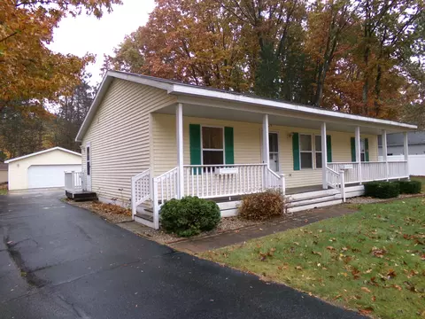 Exterior - 8727 Arbutus, Farwell, MI 48622 photo 2 of 15