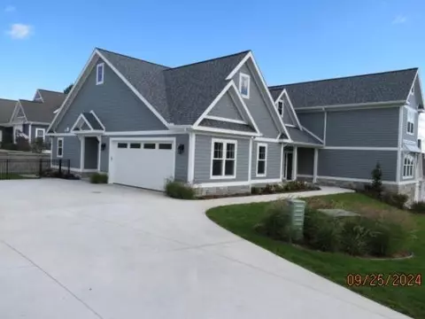 84 Vineyard Rdg, Traverse City, MI 49686
