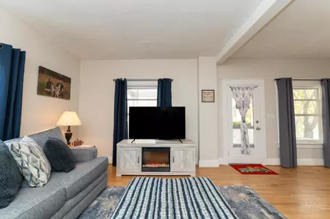 Living - 402 E High, Mount Pleasant, MI 48858 photo 3 of 4