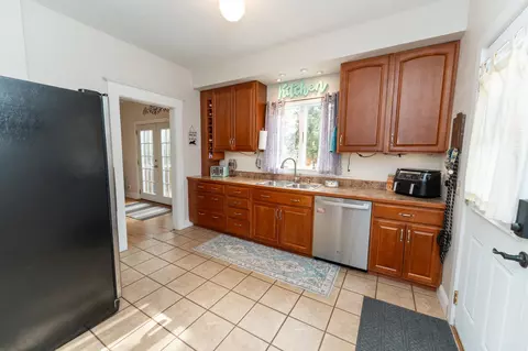 Kitchen - 402 E High, Mount Pleasant, MI 48858 photo 4 of 4