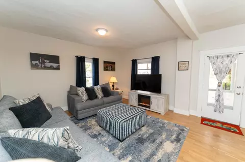 Living - 402 E High, Mount Pleasant, MI 48858 photo 2 of 4