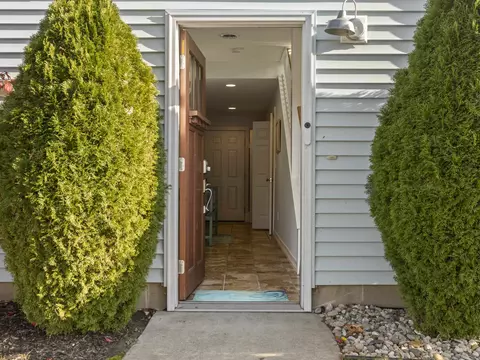 Entry Way - 87 S S Ctr, Beulah, MI 49617 photo 5 of 7