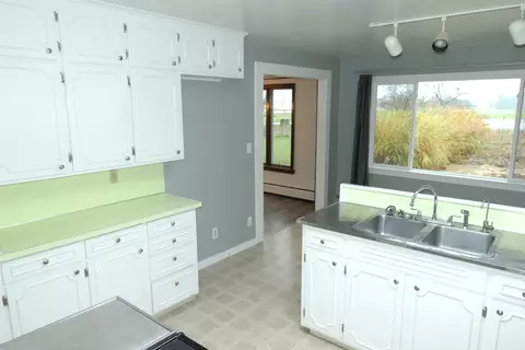 Kitchen - 1567 Howard City Edmore, Edmore, MI 48829 photo 1 of 6