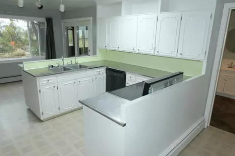 Kitchen - 1567 Howard City Edmore, Edmore, MI 48829 photo 2 of 6