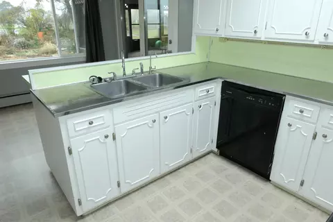 Kitchen - 1567 Howard City Edmore, Edmore, MI 48829 photo 6 of 6