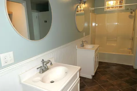 Bath - 1567 Howard City Edmore, Edmore, MI 48829 photo 3 of 3