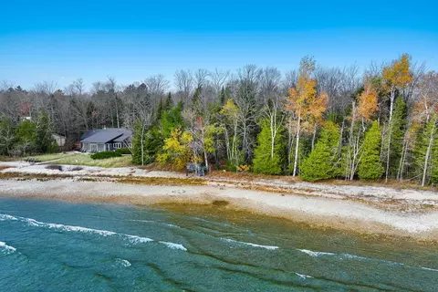 010 N N Shr, Northport, MI 49670