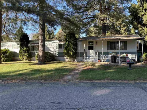 51 Pineview, Saint Louis, MI 48880