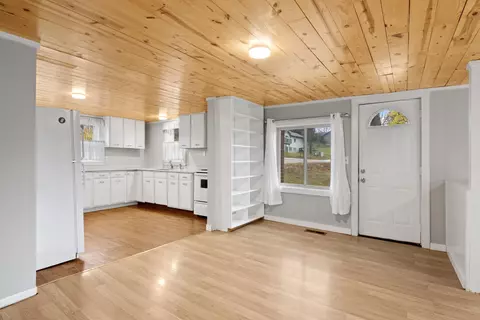 4866 Bartlett, Williamsburg, MI 49690 photo 9