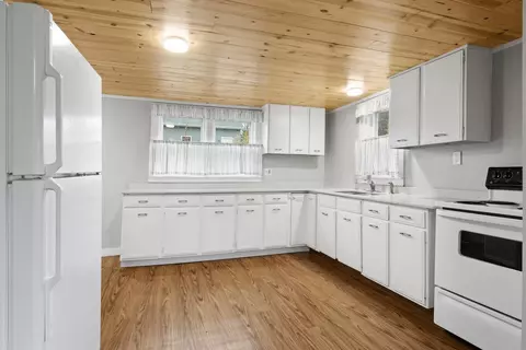 4866 Bartlett, Williamsburg, MI 49690 photo 7