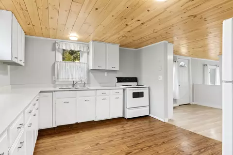 4866 Bartlett, Williamsburg, MI 49690 photo 6