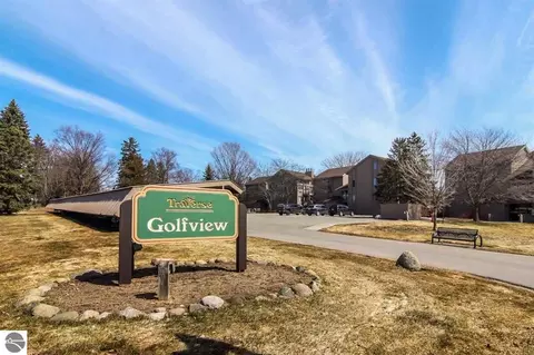 5547 Golfview #32, Williamsburg, MI 49690