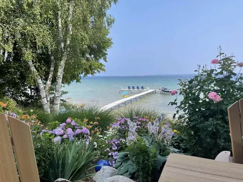 91 S Nanagosa, Suttons Bay, MI 49682