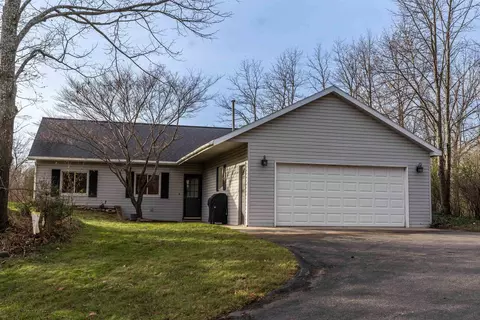 3801 Leeside, Traverse City, MI 49686