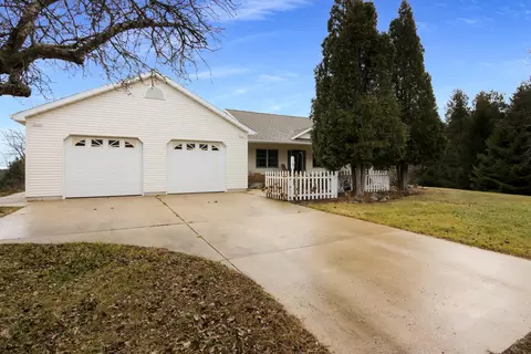 3854 W 18, Mesick, MI 49668