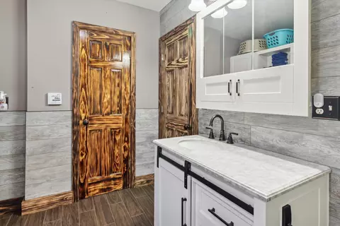 Bath - 325 E North, Ithaca, MI 48847 photo 1 of 1