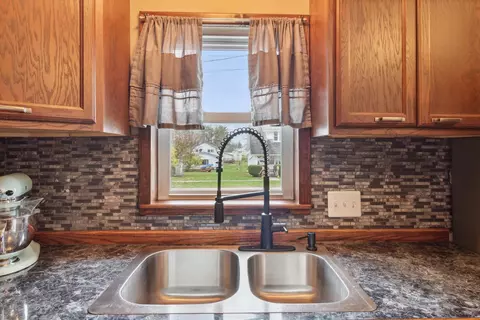 Kitchen - 325 E North, Ithaca, MI 48847 photo 3 of 4