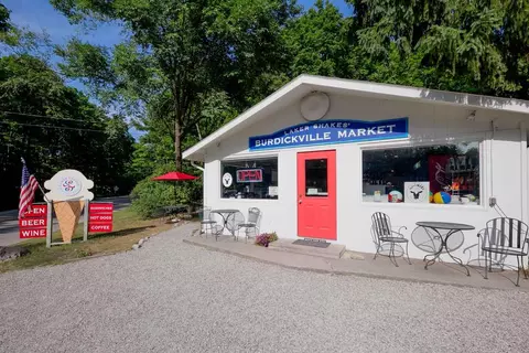 8995 S Dunns Farm, Maple City, MI 49664
