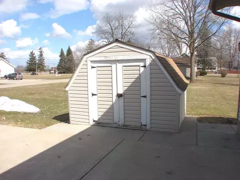 610 E Arcada, Ithaca, MI 48847 photo 2