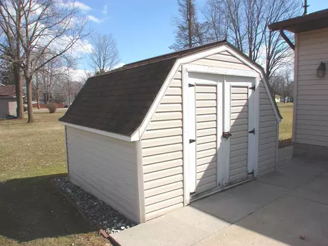 610 E Arcada, Ithaca, MI 48847 photo 3