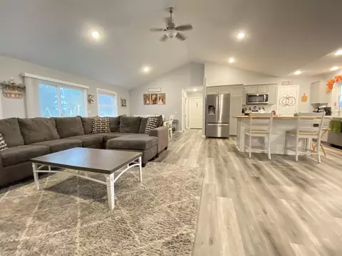19212 Paradise Rdg, Traverse City, MI 49684