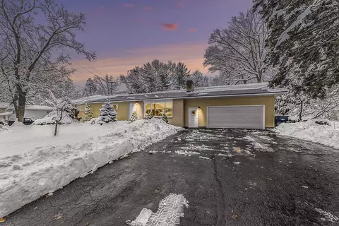 718 Indian Trl, Traverse City, MI 49686